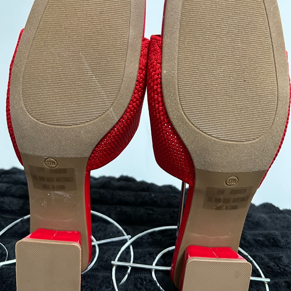 NWOT C. EST. 1946 Chic Red Square Heel Women's Slide Shoes Size 11W - Picture 4 of 4
